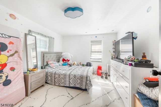 157 Hillside Rd, Elizabeth City, NJ 07208