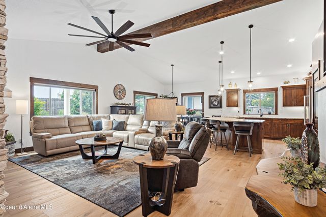 8729 N Stable Trace CT, Hayden, ID 83835