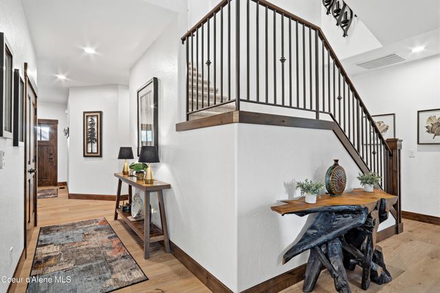 8729 N Stable Trace CT, Hayden, ID 83835