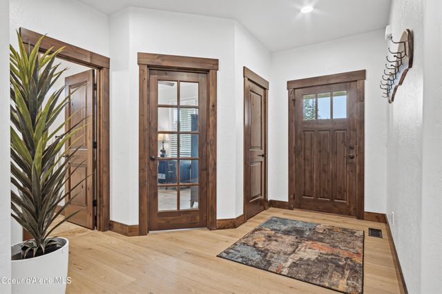 8729 N Stable Trace CT, Hayden, ID 83835