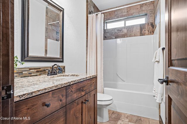 8729 N Stable Trace CT, Hayden, ID 83835