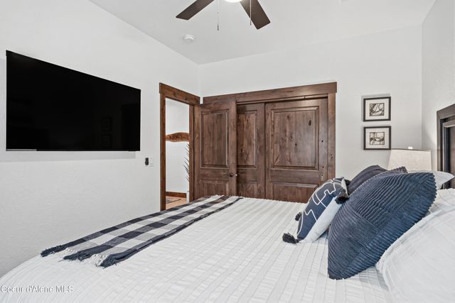 8729 N Stable Trace CT, Hayden, ID 83835
