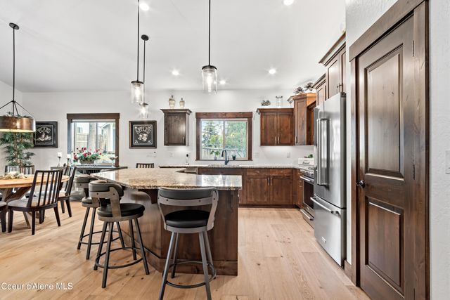 8729 N Stable Trace CT, Hayden, ID 83835