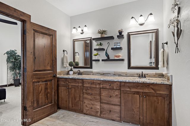 8729 N Stable Trace CT, Hayden, ID 83835