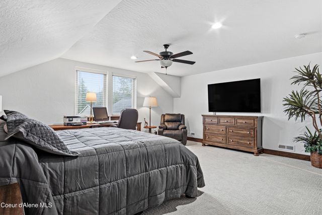 8729 N Stable Trace CT, Hayden, ID 83835