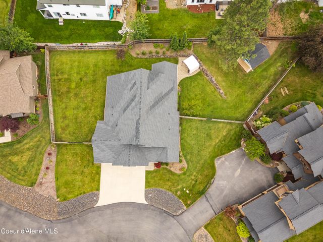 8729 N Stable Trace CT, Hayden, ID 83835