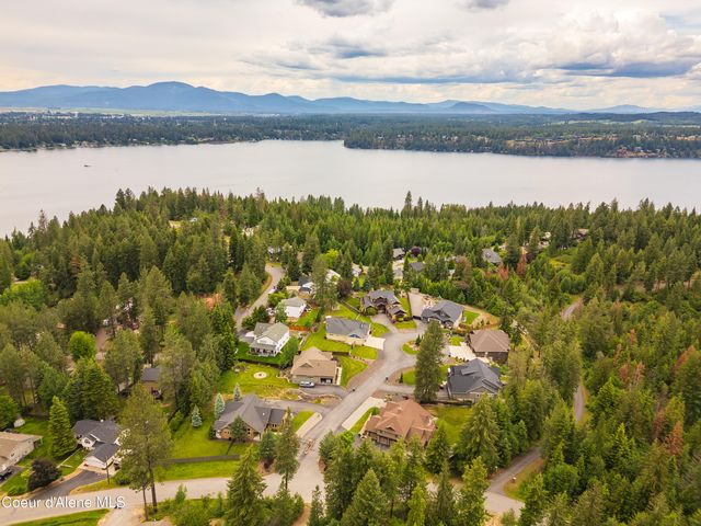 8729 N Stable Trace CT, Hayden, ID 83835