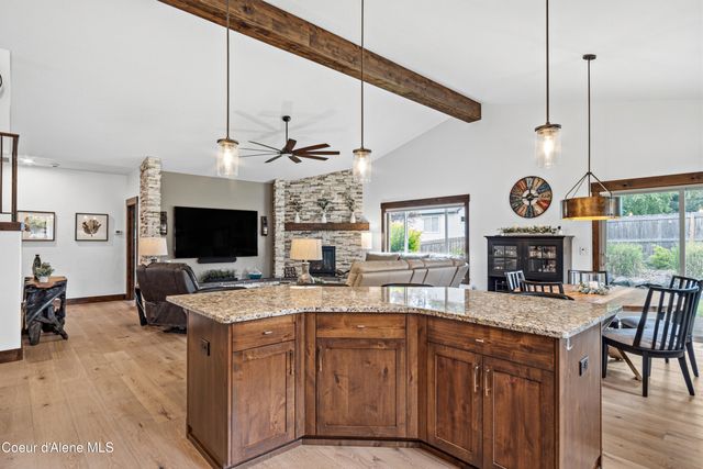 8729 N Stable Trace CT, Hayden, ID 83835