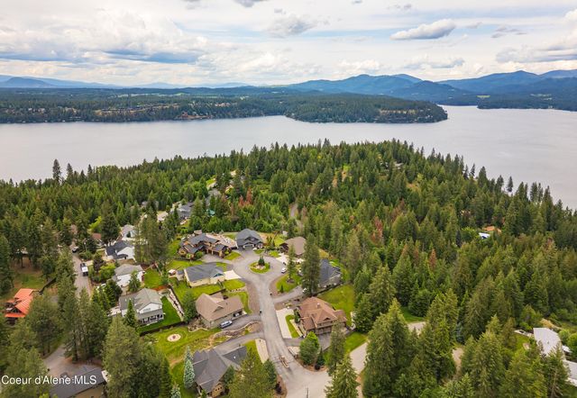 8729 N Stable Trace CT, Hayden, ID 83835