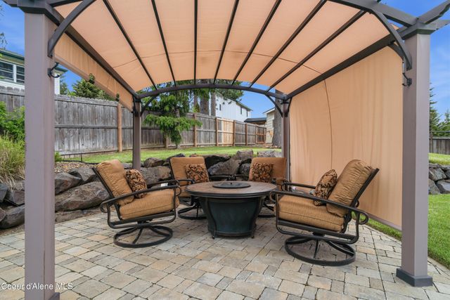 8729 N Stable Trace CT, Hayden, ID 83835