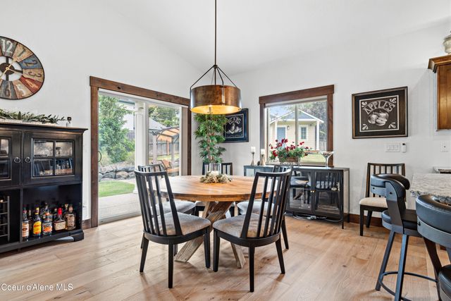 8729 N Stable Trace CT, Hayden, ID 83835