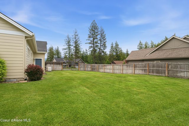 8729 N Stable Trace CT, Hayden, ID 83835