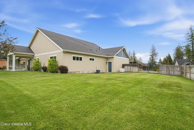 8729 N Stable Trace CT, Hayden, ID 83835
