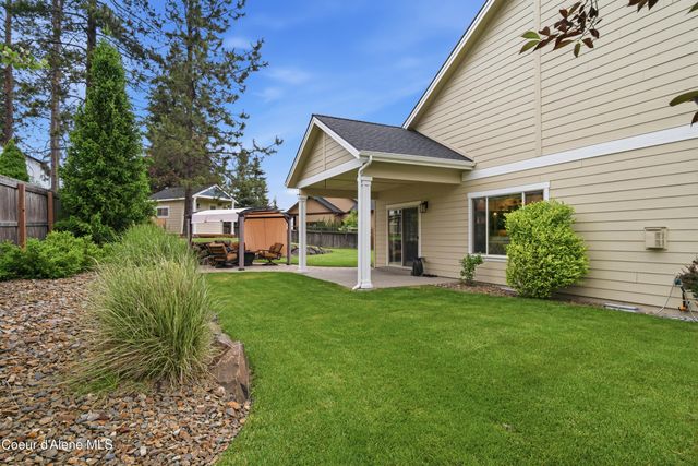 8729 N Stable Trace CT, Hayden, ID 83835