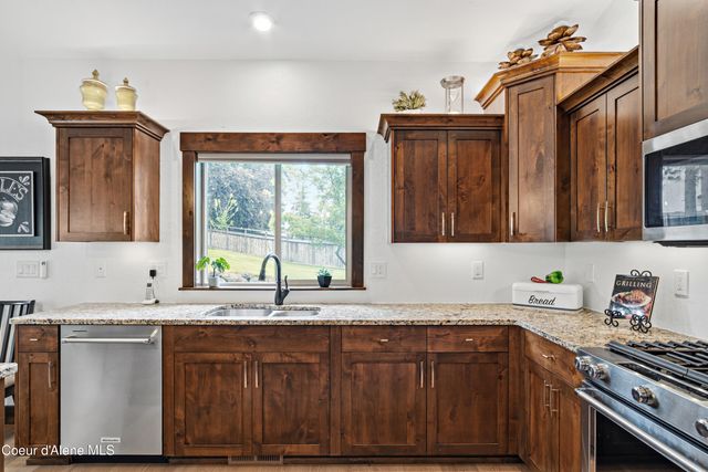 8729 N Stable Trace CT, Hayden, ID 83835