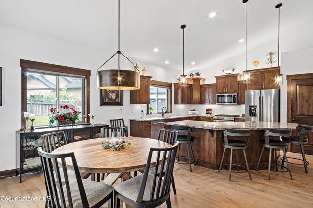8729 N Stable Trace CT, Hayden, ID 83835