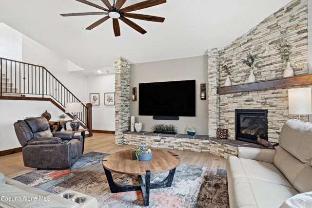 8729 N Stable Trace CT, Hayden, ID 83835