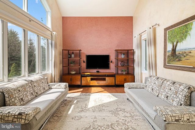 855 DOLINGTON RD, Newtown, PA 18940