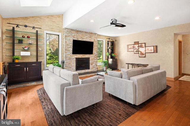 855 DOLINGTON RD, Newtown, PA 18940