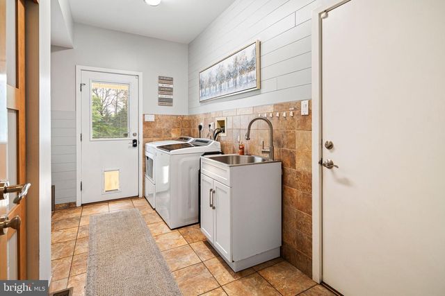 855 DOLINGTON RD, Newtown, PA 18940