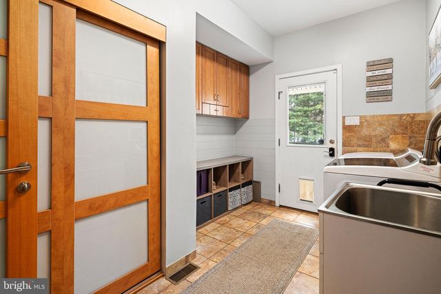 855 DOLINGTON RD, Newtown, PA 18940