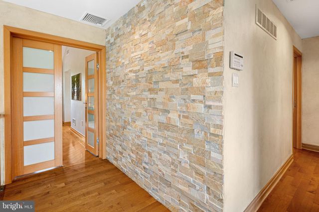 855 DOLINGTON RD, Newtown, PA 18940