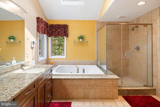 855 DOLINGTON RD, Newtown, PA 18940
