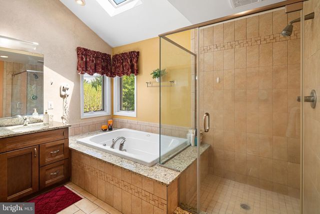855 DOLINGTON RD, Newtown, PA 18940