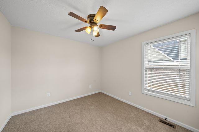 40 Daffodil Dr, Tullahoma, TN 37388