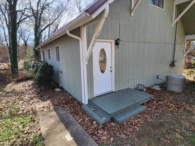 1000 Hickory Street, Cassville, MO 65625