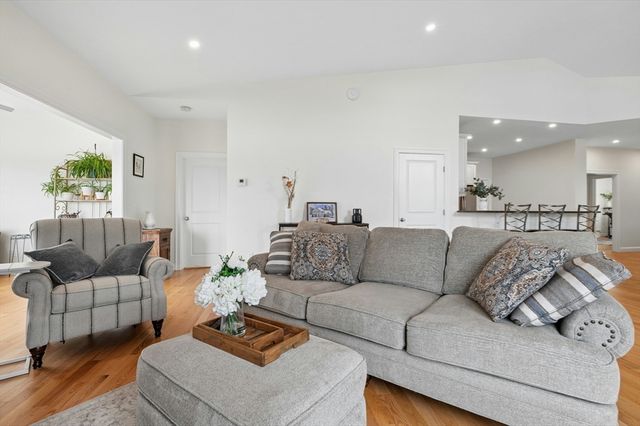 44 Logans Run 44, Millbury, MA 01527