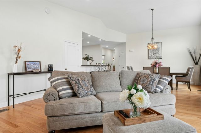 44 Logans Run 44, Millbury, MA 01527