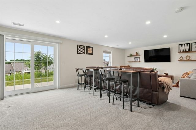 44 Logans Run 44, Millbury, MA 01527