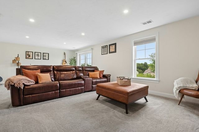 44 Logans Run 44, Millbury, MA 01527