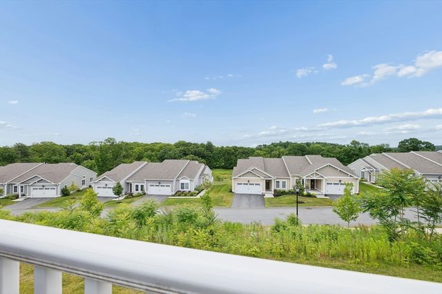 44 Logans Run 44, Millbury, MA 01527