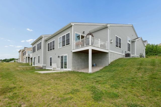 44 Logans Run 44, Millbury, MA 01527