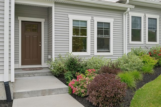 44 Logans Run 44, Millbury, MA 01527