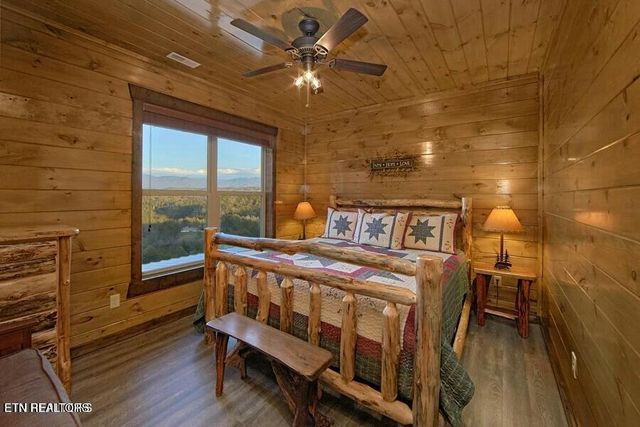 2006 Thistle Thorn Tr, Sevierville, TN 37876