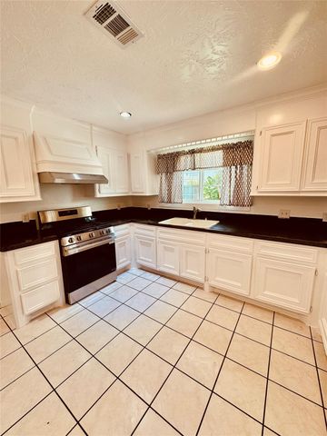 11306 Lovebird Lane, Houston, TX 77067