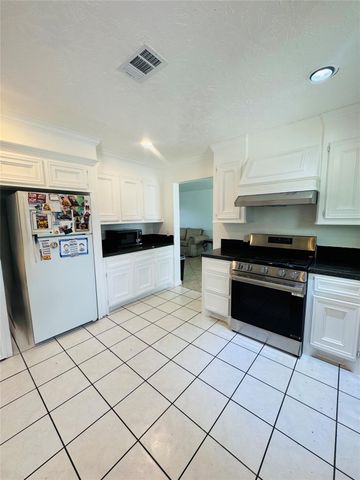11306 Lovebird Lane, Houston, TX 77067