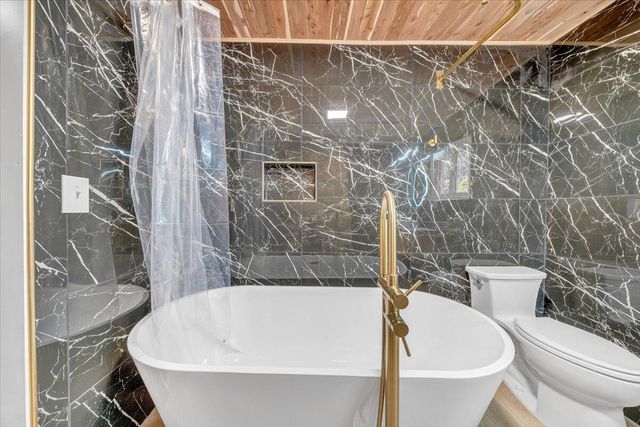 1203 Bottom Creek LN, Bent Mountain, VA 24059