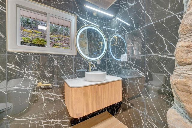 1203 Bottom Creek LN, Bent Mountain, VA 24059