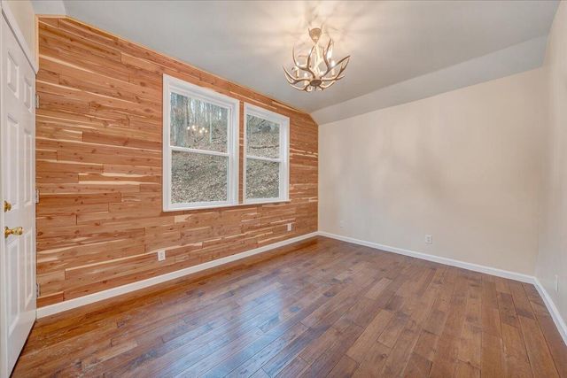 1203 Bottom Creek LN, Bent Mountain, VA 24059