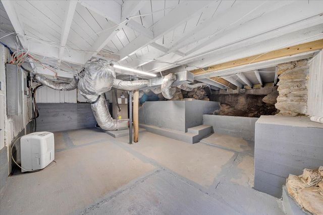 1203 Bottom Creek LN, Bent Mountain, VA 24059