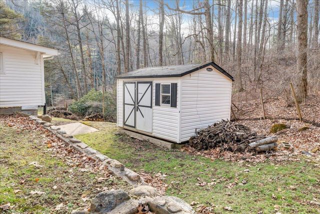 1203 Bottom Creek LN, Bent Mountain, VA 24059