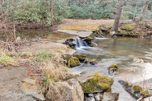 1203 Bottom Creek LN, Bent Mountain, VA 24059