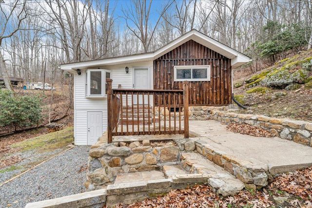 1203 Bottom Creek LN, Bent Mountain, VA 24059