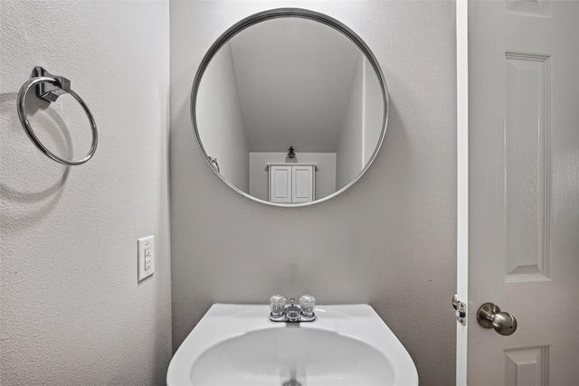 1911 Kemah Village Drive, Kemah, TX 77565
