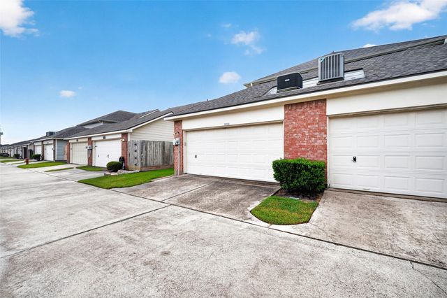 1911 Kemah Village Drive, Kemah, TX 77565
