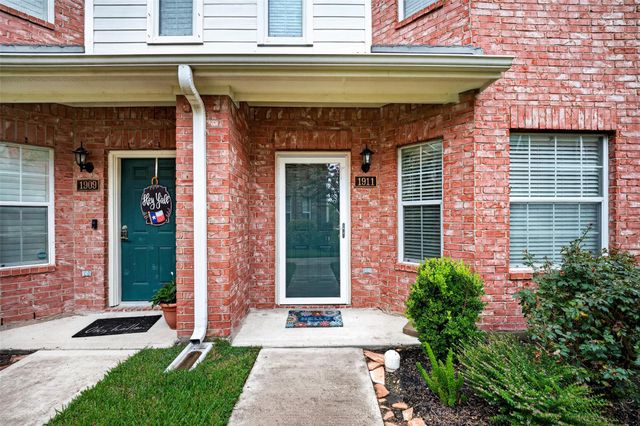 1911 Kemah Village Drive, Kemah, TX 77565